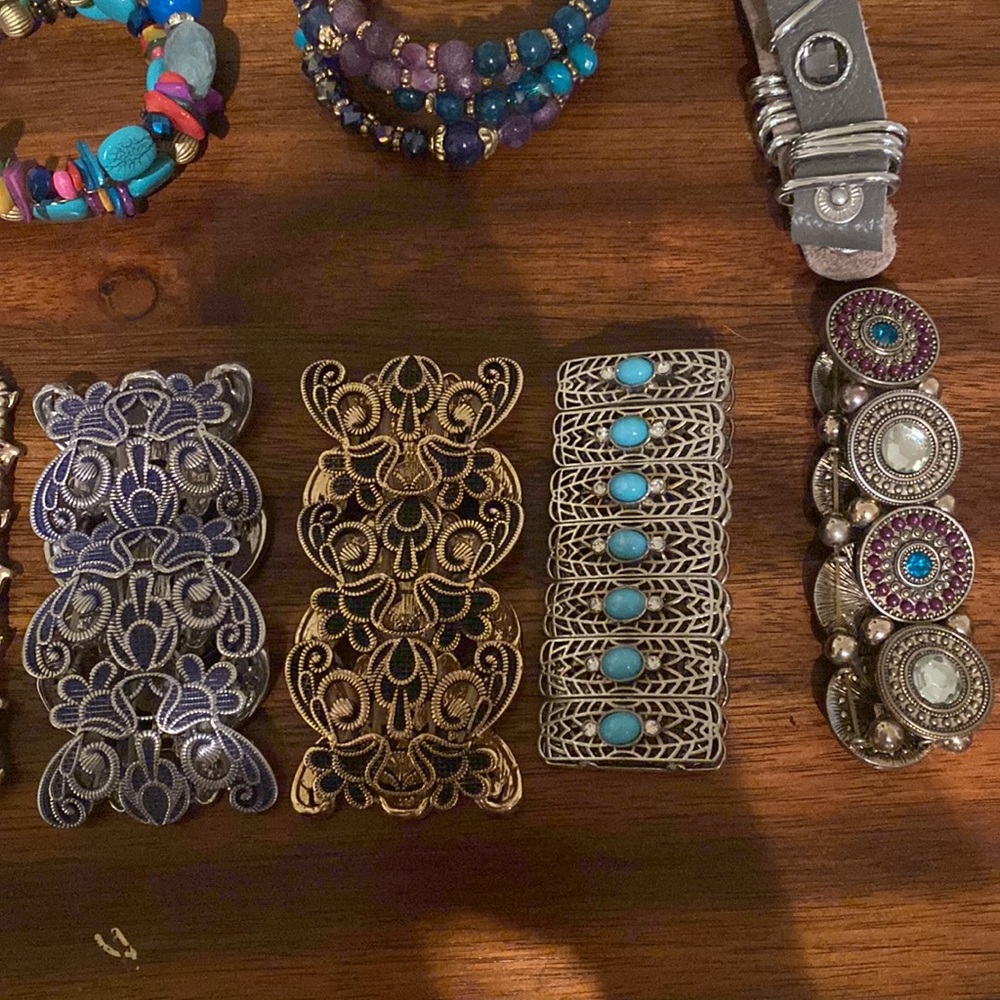 Bracelets. - Picture 3 of 4